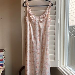 Precious, delicate BDG slip dress!